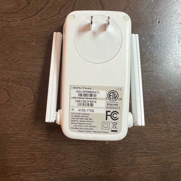 Linksys Dual Band Wi-Fi Range Booster Extender (RE6400) w/ 7,500 Sq. Ft. Range - Picture 3 of 7